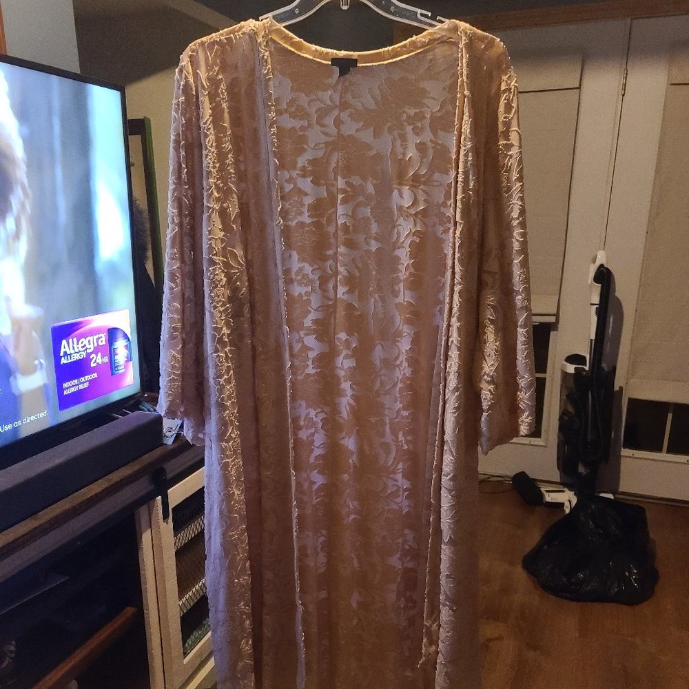 Torrid size 4 pink/nude kimono